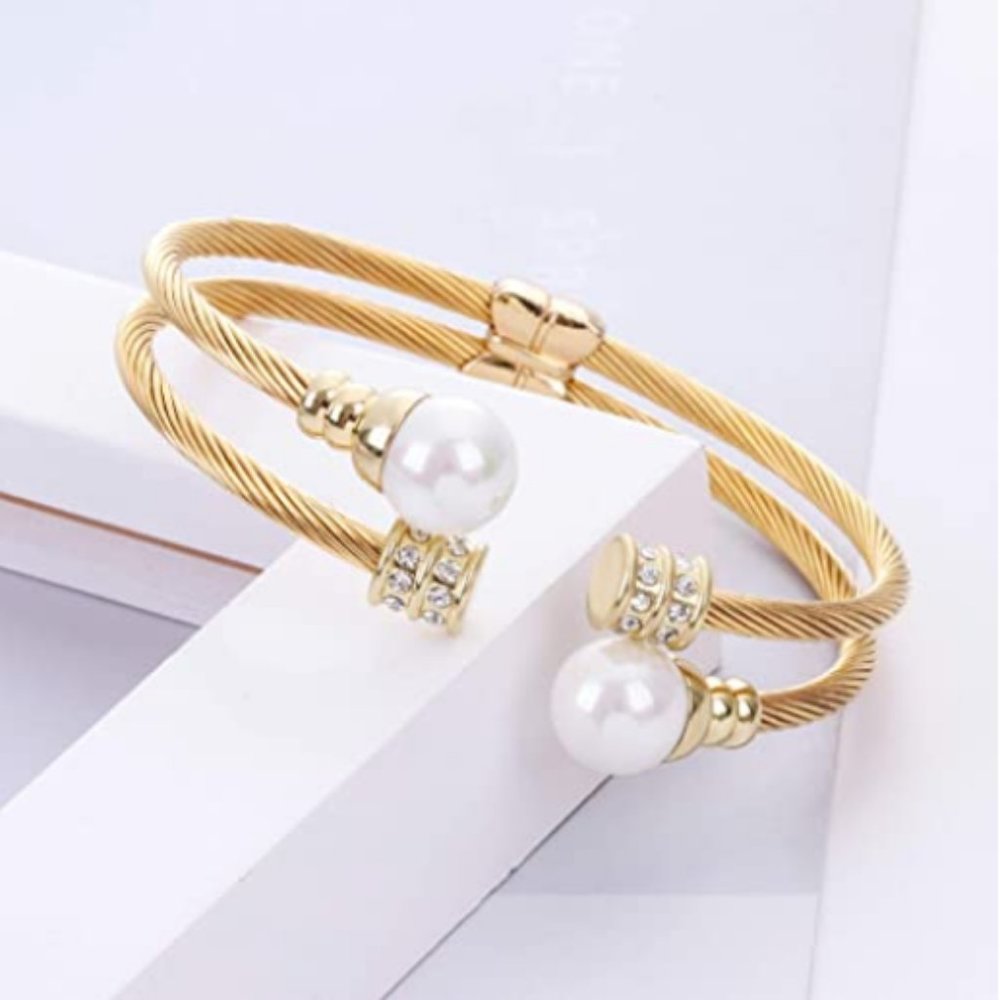 Delicate Shell Pearl Open Bracelet - Picture 3 of 4